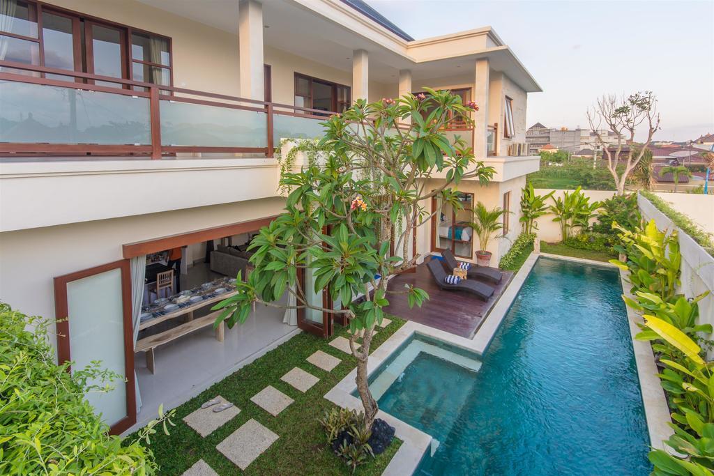 Villa Tepi Sungai Legian Pokoj fotografie