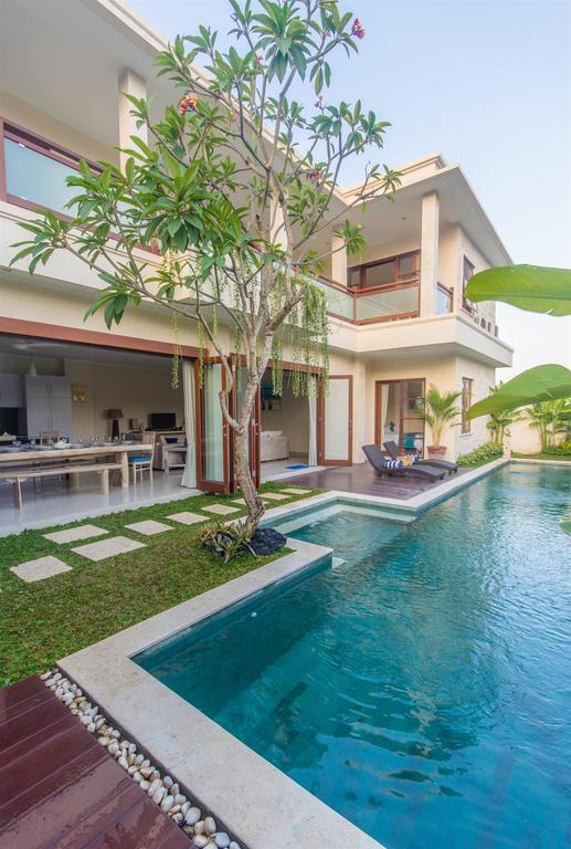 Villa Tepi Sungai Legian Pokoj fotografie